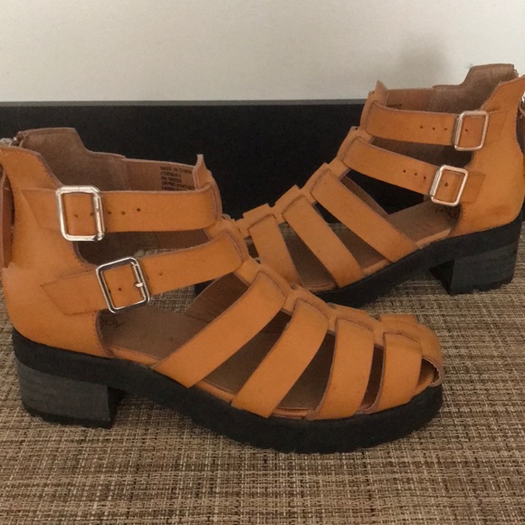 Pac Sun Gladiator Throw-back Sandals - Picture 1 of 4